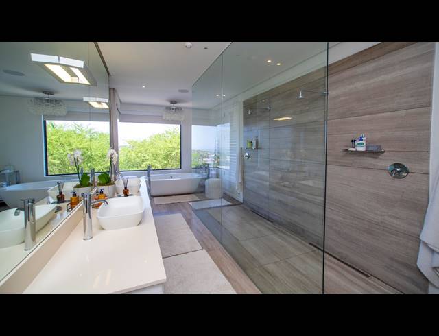 4 BEDROOM HOUSE FOR SALE IN LA LUCIA RIDGE
